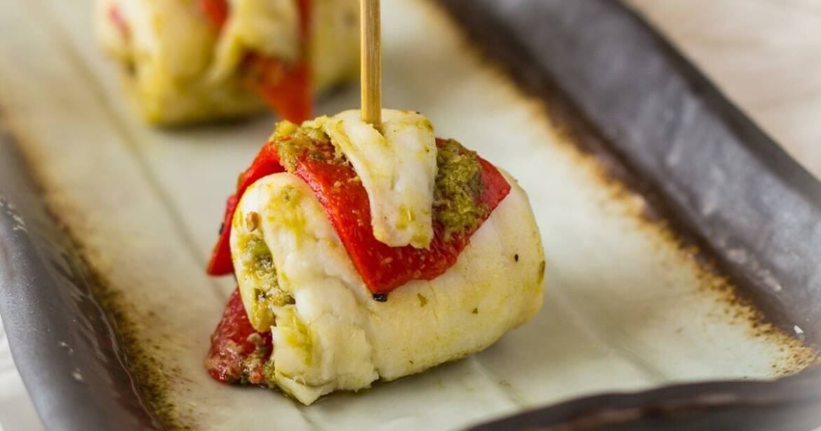 Rolletje-van-tong-gevuld-met-pesto-en-paprika.jpg